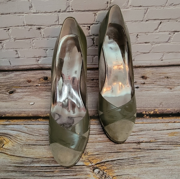 Marc Fisher Patent and Suede Platform Pumps - Size 8.5 - Picture 2 of 11